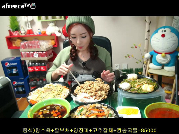 6 cô gái ‘ăn thùng uống vại’ khiến người xem choáng váng